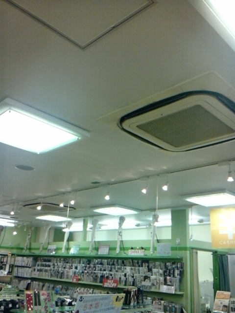 画像: ダイキン（DAIKIN)業務用エアコン修理　エラー表示なし　天カセ４方向　書店設置